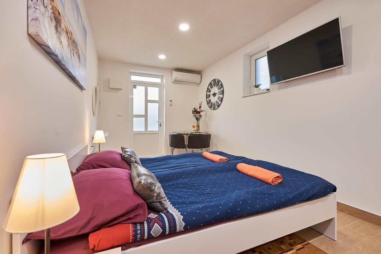 Studio Apartment Bascan Trogir Exterior foto